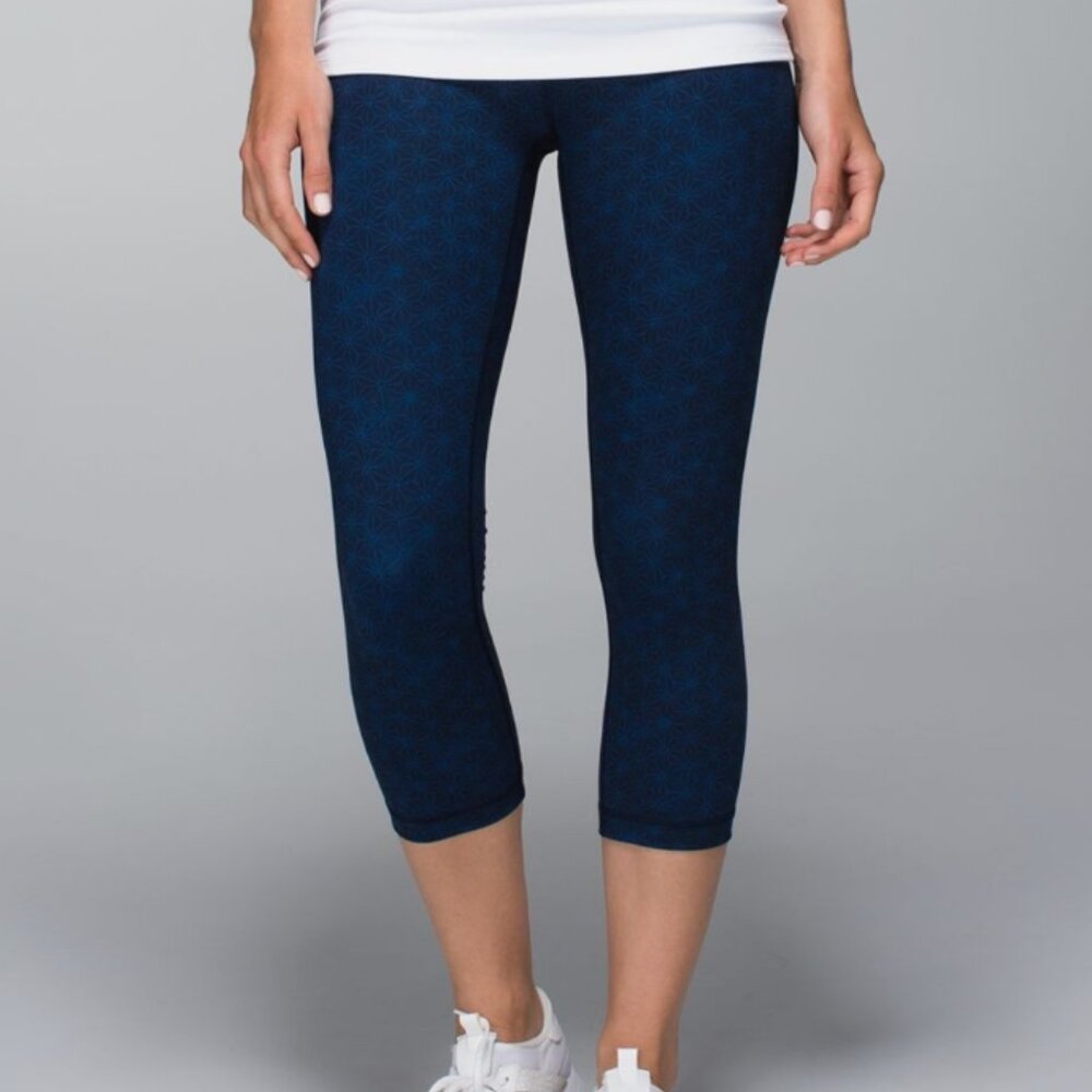 Lululemon Wunder Under Crop, Size 6 Sashico Star Inkwell Rugged Blue